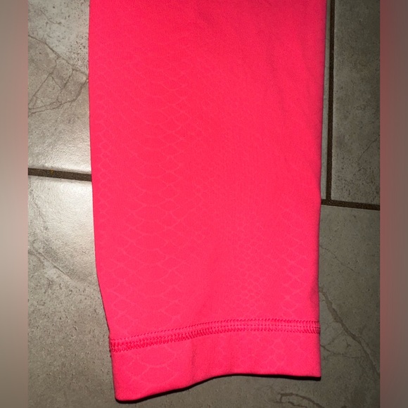 Under Amour Heat Gear Hot Pink Legging with Sheer Snakeskin Print Size L - Picture 2 of 8